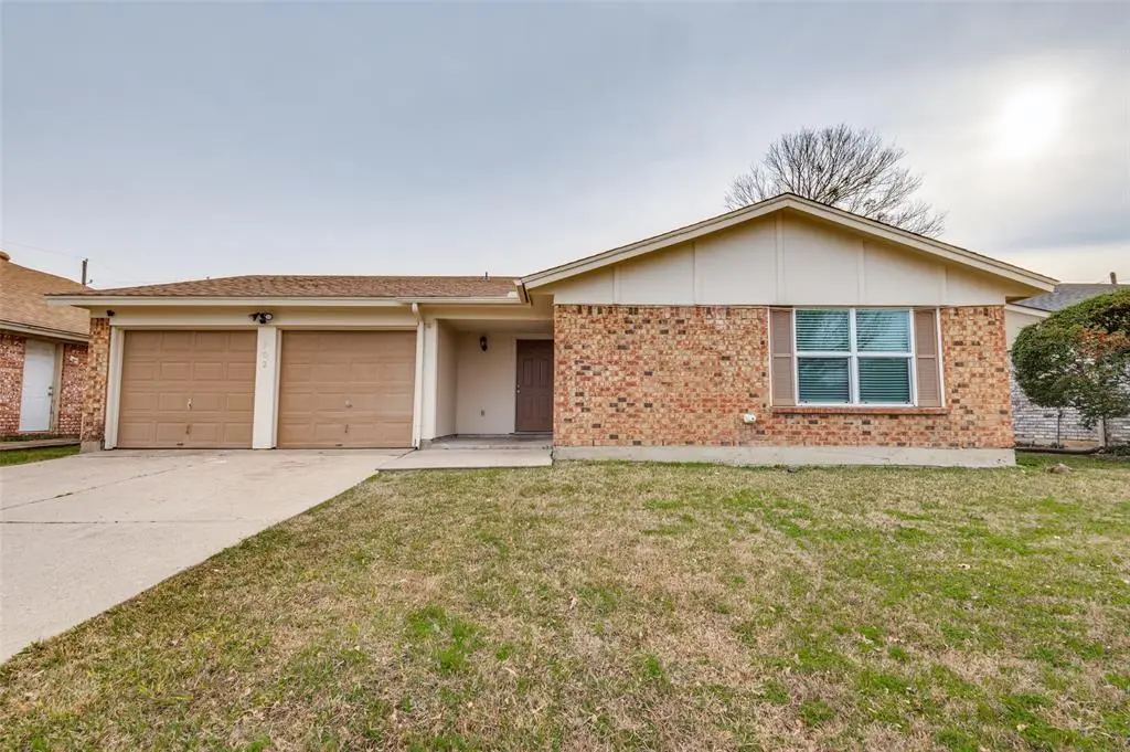 702 W Lynn Creek Drive, Arlington, TX 76001