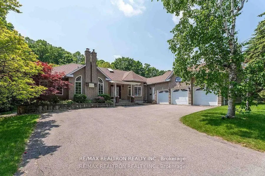 15 Treegrove CIR, Aurora, ON L4G 6M1