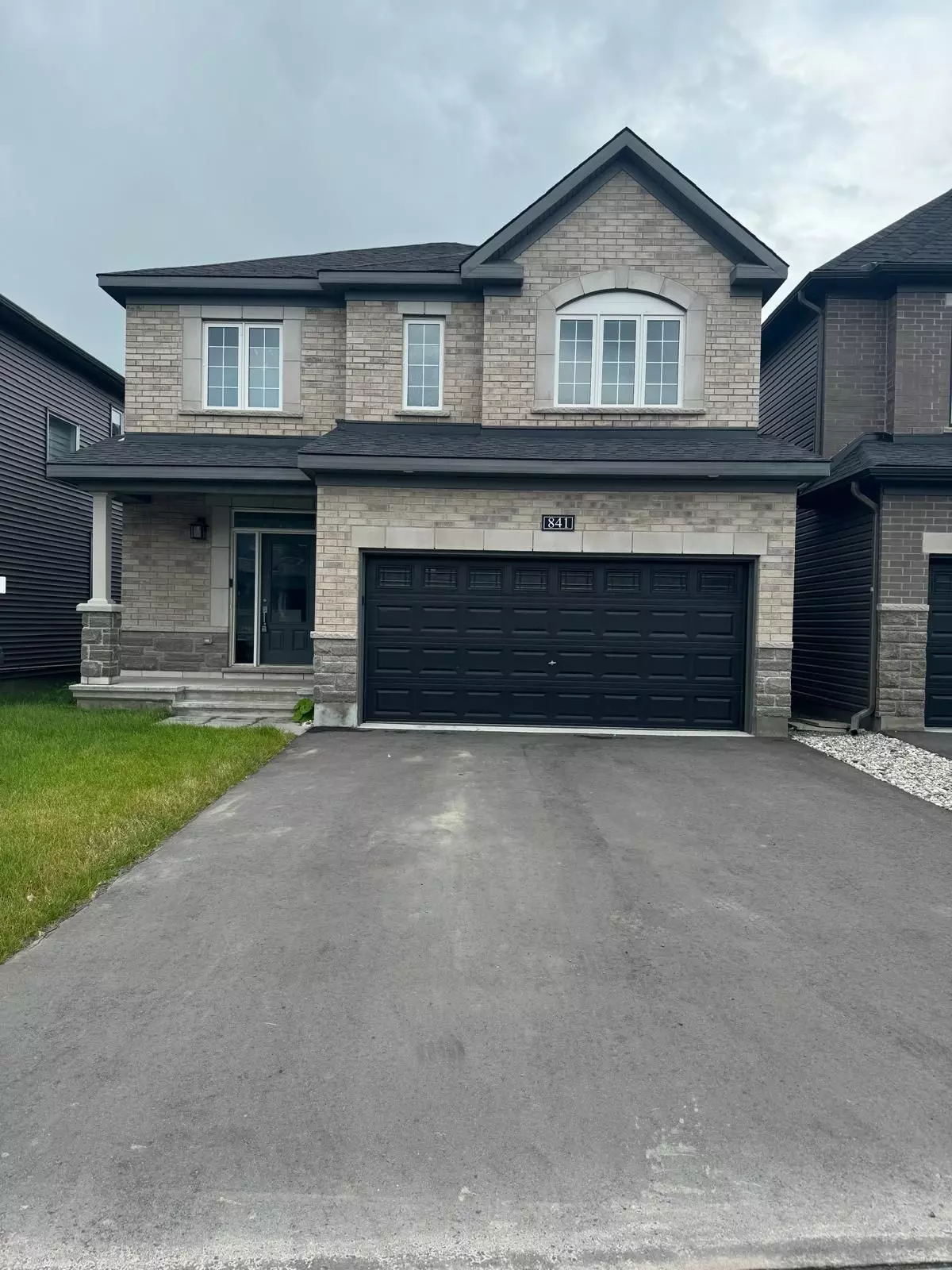 Barrhaven, ON K2J 7C3,841 Cappamore DR