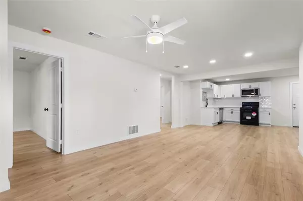 Dallas, TX 75216,3811 Malden Lane