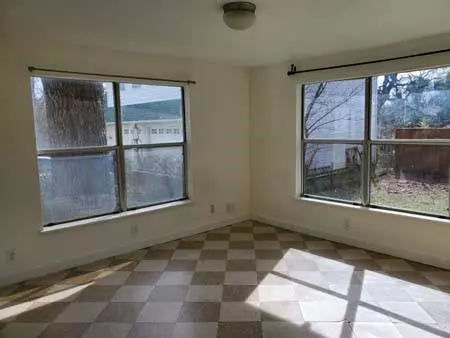 Denton, TX 76201,921 W Oak Street