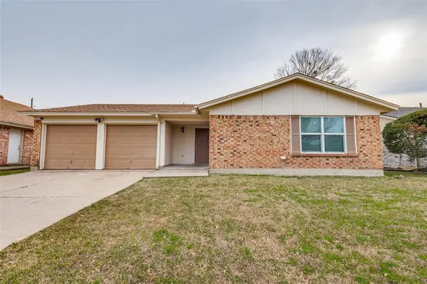 702 W Lynn Creek Drive, Arlington, TX 76001