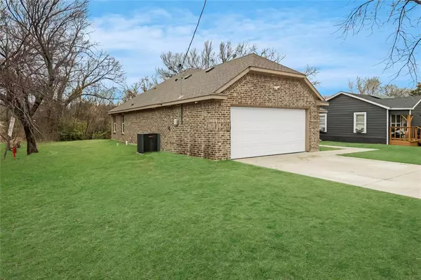 Dallas, TX 75211,1317 Dacki Avenue