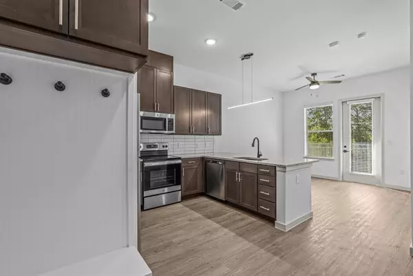 Arlington, TX 76010,3120 E Park Row Drive #3104