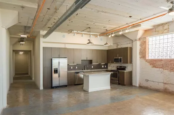 Fort Worth, TX 76104,801 W Vickery Boulevard #212