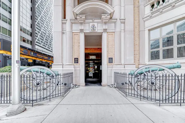 Toronto C01, ON M5G 1S9,426 University AVE #1705