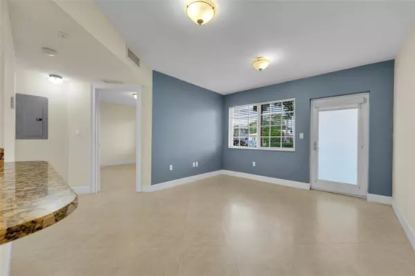 Pompano Beach, FL 33060,410 SW 15TH Street #103