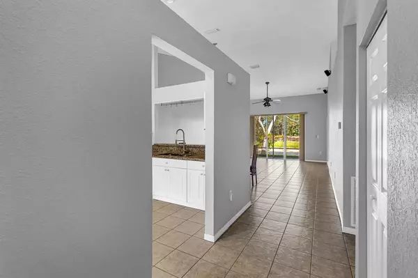 Sunrise, FL 33313,7501 S Aragon Blvd #5