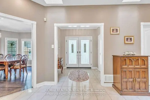 15 Treegrove CIR, Aurora, ON L4G 6M1