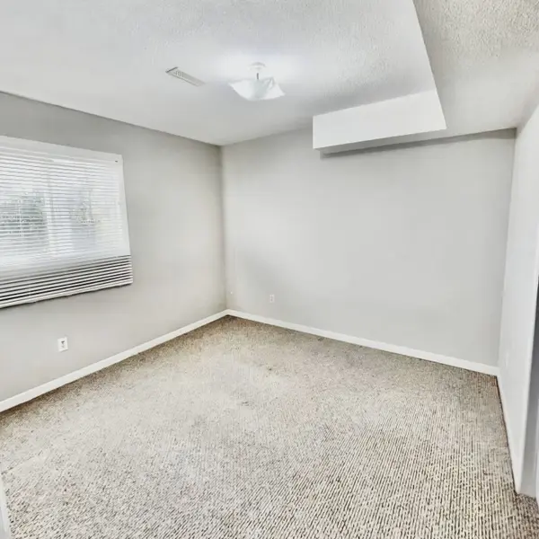 Barrie, ON L4N 5H1,53 Eden DR