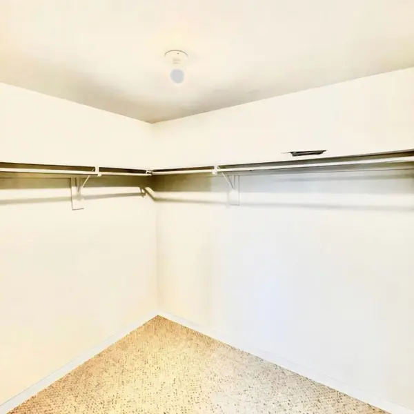 Barrie, ON L4N 5H1,53 Eden DR