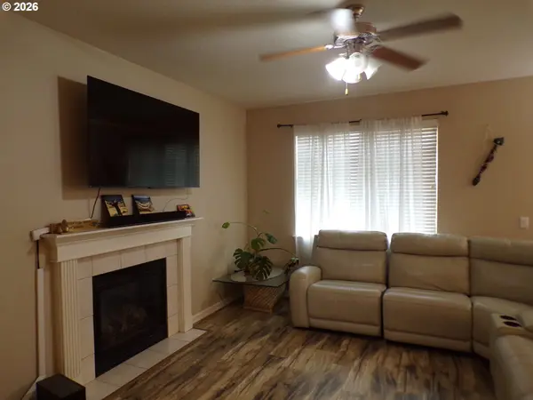 Hubbard, OR 97032,2542 BAINES BLVD