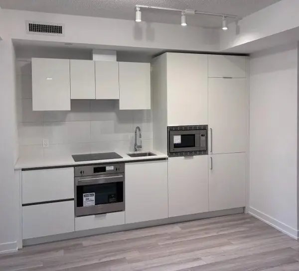 Toronto C01, ON M5T 3B9,238 Simcoe ST #3303