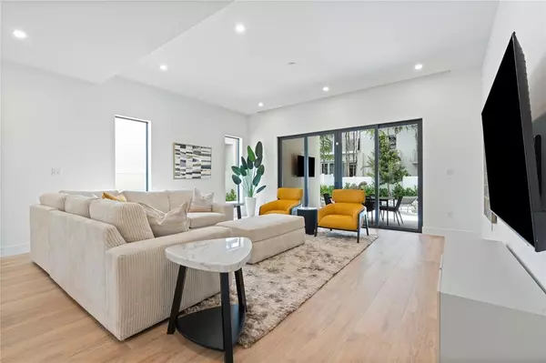 Fort Lauderdale, FL 33316,812 SE 12th Street #812