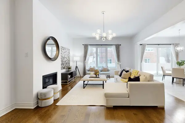 11 Match Point CT, Aurora, ON L4G 3J1