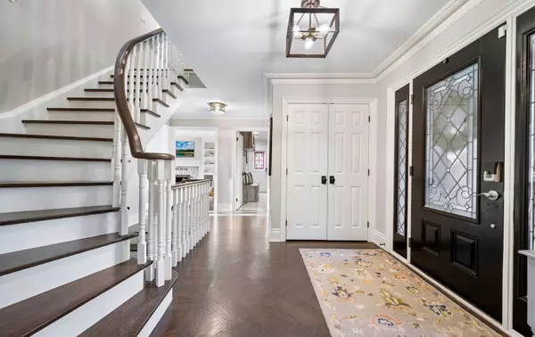 Mississauga, ON L5C 3G5,1189 Ostler CT