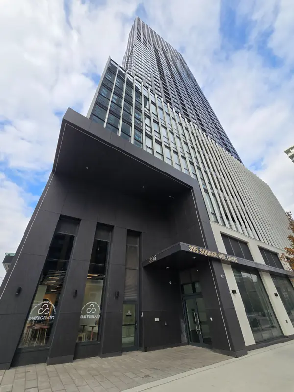 395 Square One DR #1605, Mississauga, ON L5B 0P6