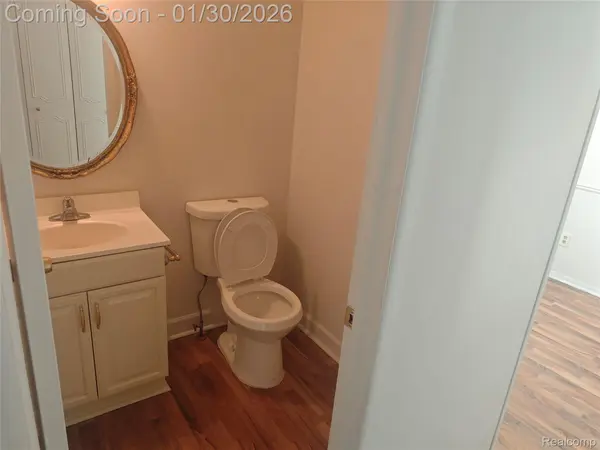 979 Kirts BLVD, Troy, MI 48084