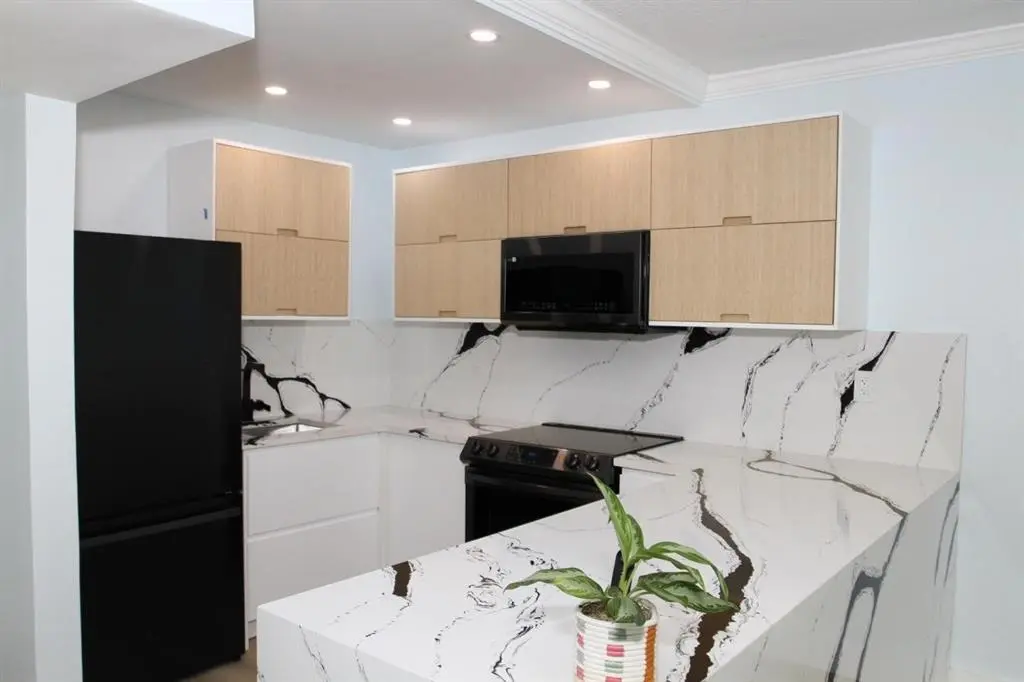 Pompano Beach, FL 33060,101 SE 6TH AV #5