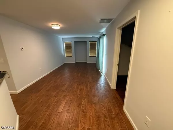 52 Overlook Dr, Lopatcong Twp., NJ 08886