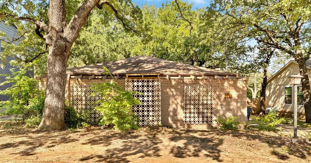 Denton, TX 76209,2711 N Locust Street