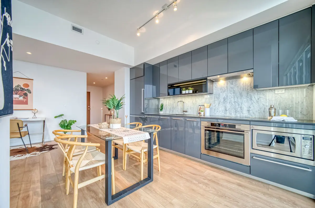 Toronto C15, ON M2K 0E4,117 Mcmahon DR #3611