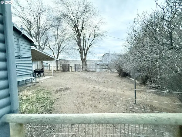 4308 NE COLLINS DR, Madras, OR 97741