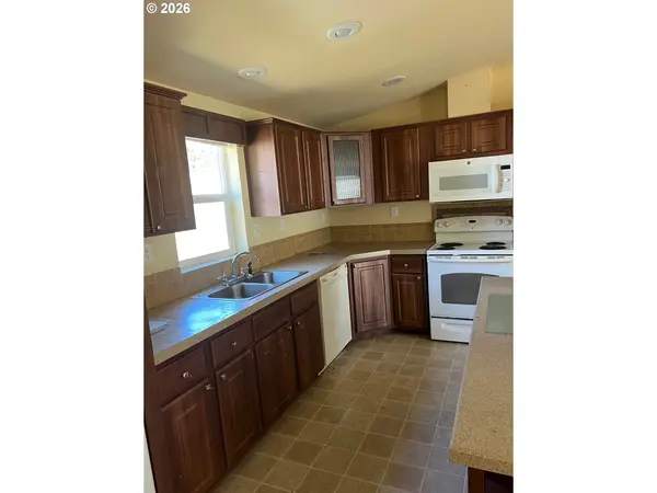 Glendale, OR 97442,911 TUNNEL RD