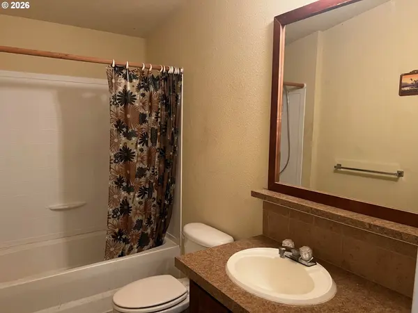 911 TUNNEL RD, Glendale, OR 97442