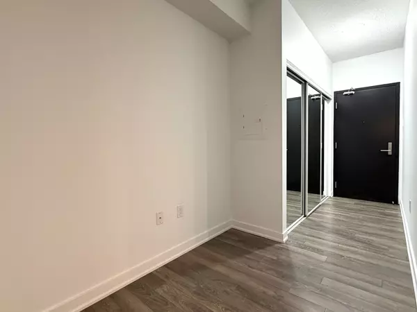 Toronto C01, ON M4Y 0E5,31 Phipps ST #R701