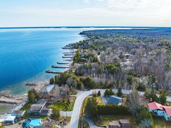 Tiny, ON L9M 0C3,2476 Champlain RD