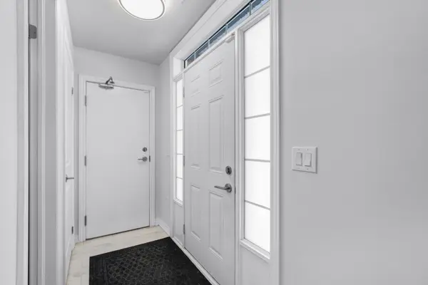 Oakville, ON L6H 0K7,277 Gatwick DR #101