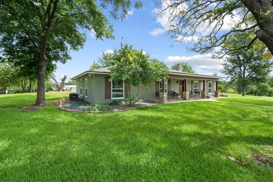 250 Lakeview Court, Weatherford, TX 76088