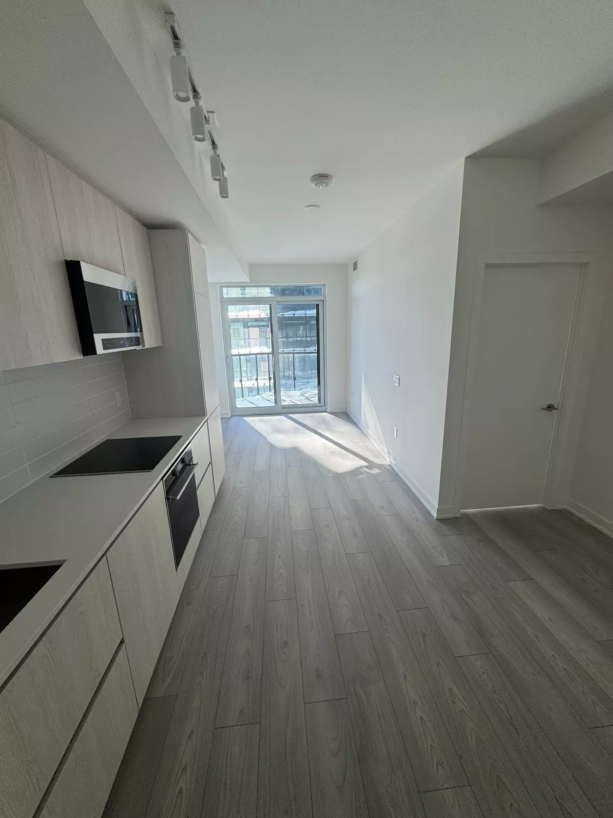 Toronto C10, ON M4P 1V7,110 Broadway AVE #2406S