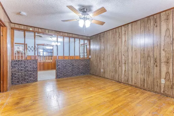 Lacy Lakeview, TX 76705,610 N Joyce Street