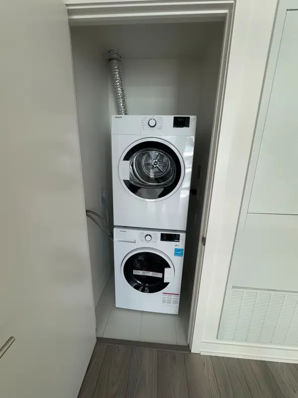 Toronto C10, ON M4P 1V7,110 Broadway AVE #2406S