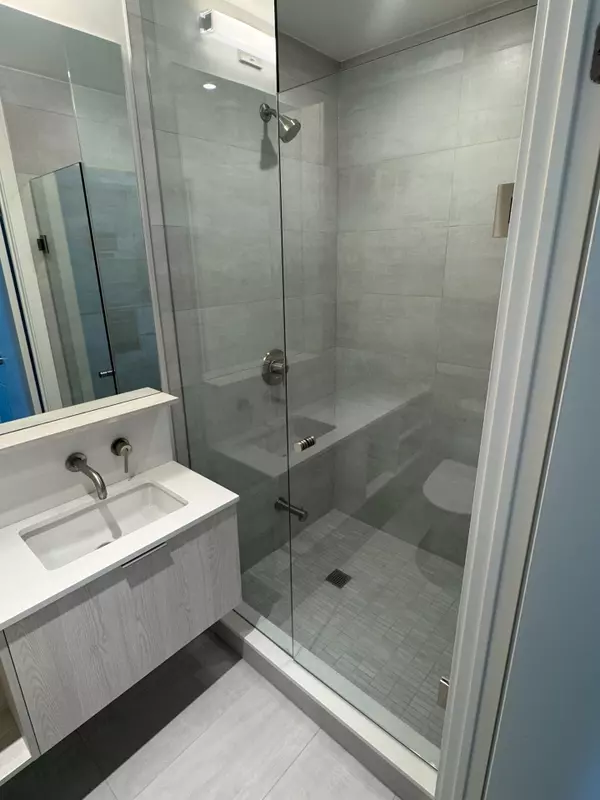 Toronto C10, ON M4P 1V7,110 Broadway AVE #2406S