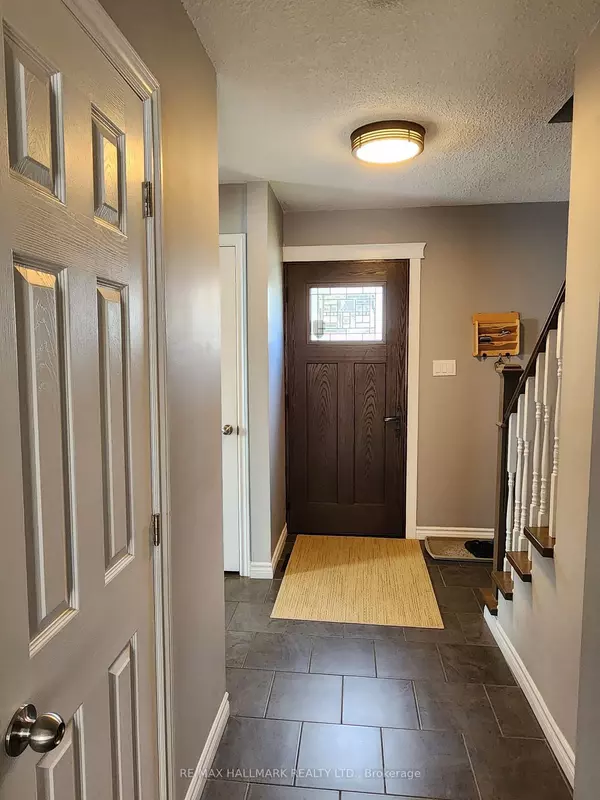 Oshawa, ON L1J 6A3,587 Bon Echo DR