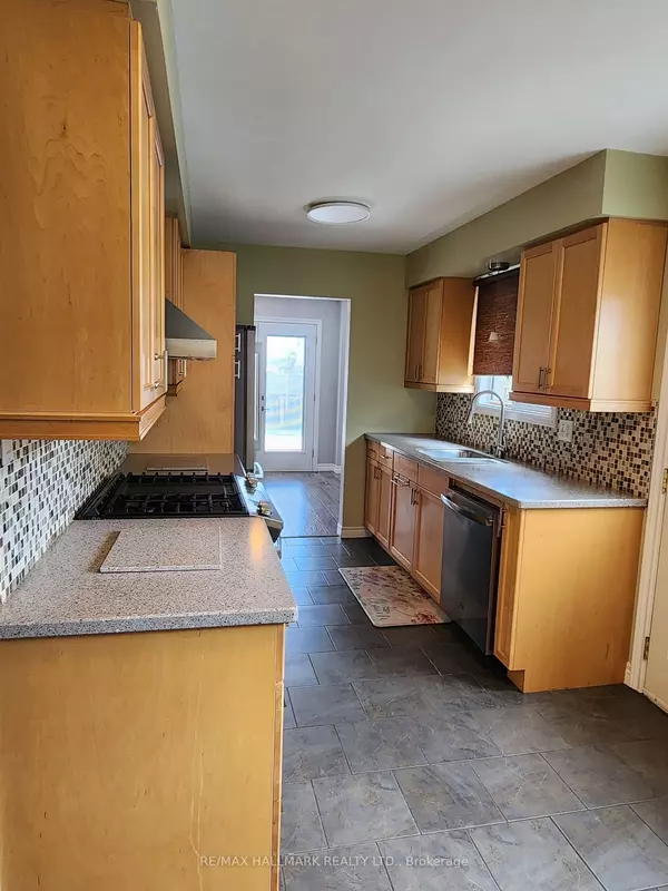 Oshawa, ON L1J 6A3,587 Bon Echo DR