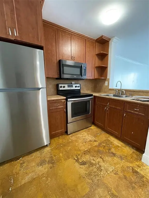 Miami, FL 33169,492 NW 165th Street Rd