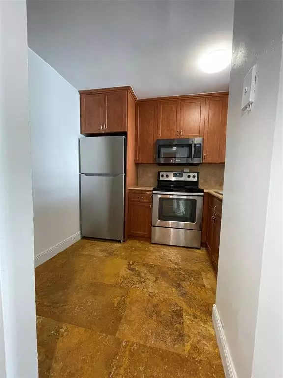 Miami, FL 33169,492 NW 165th Street Rd