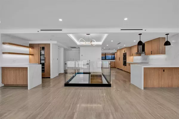 Miami, FL 33131,520 E Brickell Key Dr Unit BH25 #BH25