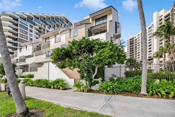 Miami, FL 33131,520 E Brickell Key Dr Unit BH25 #BH25