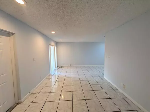 Lauderhill, FL 33313,2221 NW 59th Way #67-C