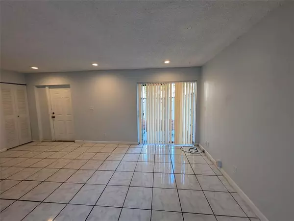 Lauderhill, FL 33313,2221 NW 59th Way #67-C