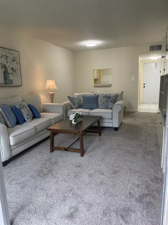 Sunrise, FL 33322,9400 Sunrise Lakes Blvd #107