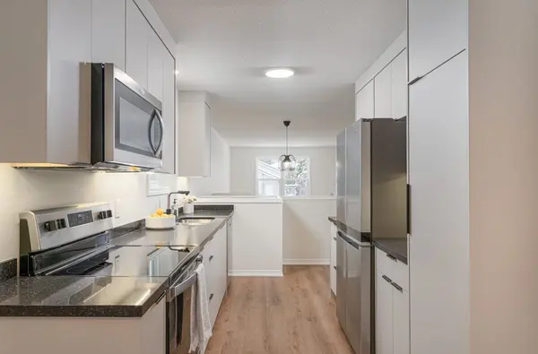 18 Louise LN #Main Fl, Orillia, ON L3V 7W1