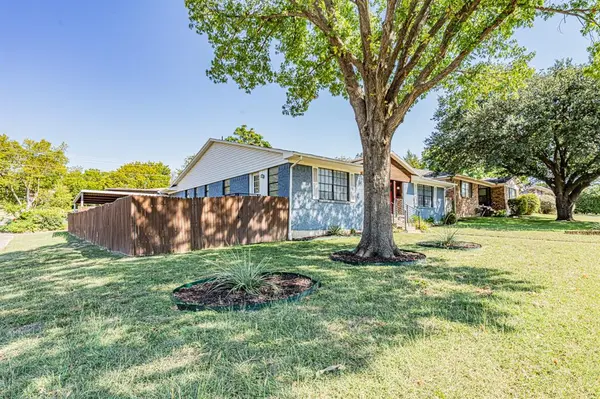 Dallas, TX 75218,10803 Lake Gardens Drive