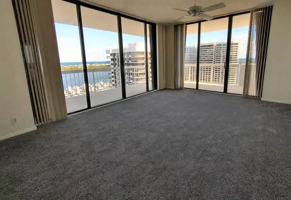 North Palm Beach, FL 33408,123 Lakeshore #2042