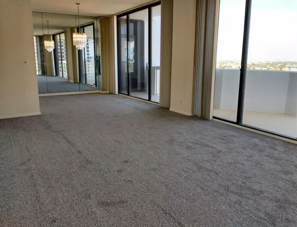 North Palm Beach, FL 33408,123 Lakeshore #2042